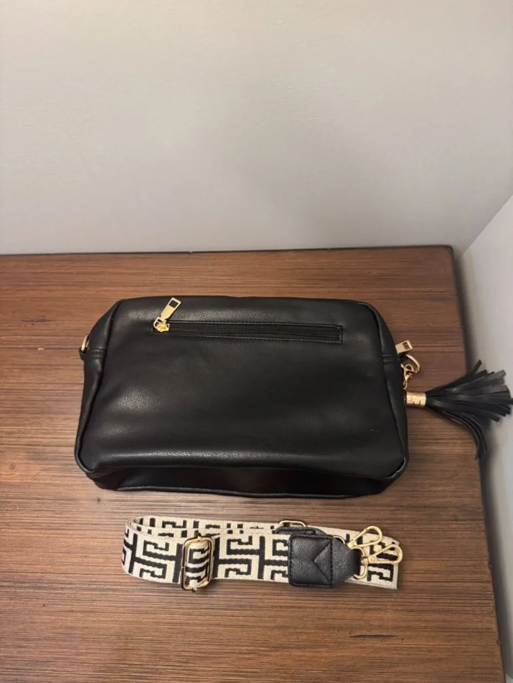 NWOT Modern + Chic Alice Crossbody Bag Black Vegan Leather w/ Wallet, Key Leash